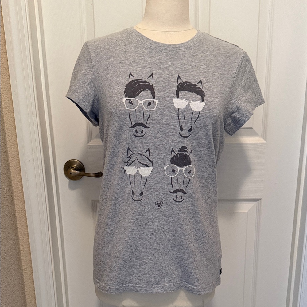 * Ariat Gray Graphic Short Sleeve Tee with 4 Horse Faces (sz lg)